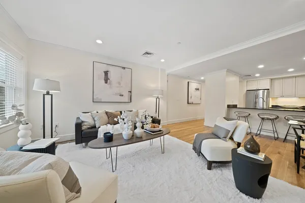 $3,800 | 321 Hammond Pond Parkway, Unit 105, Brookline, MA 02467