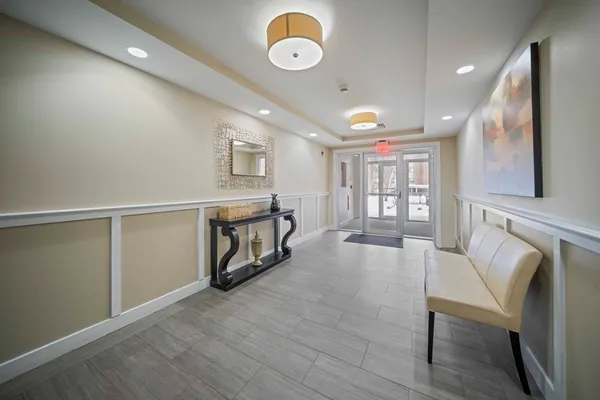 $3,800 | 321 Hammond Pond Parkway, Unit 105, Brookline, MA 02467