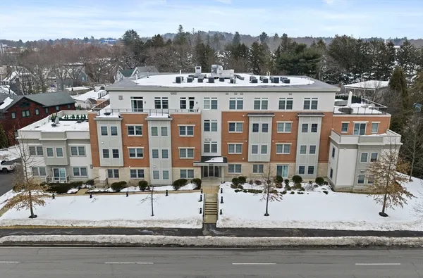 $3,800 | 321 Hammond Pond Parkway, Unit 105, Brookline, MA 02467