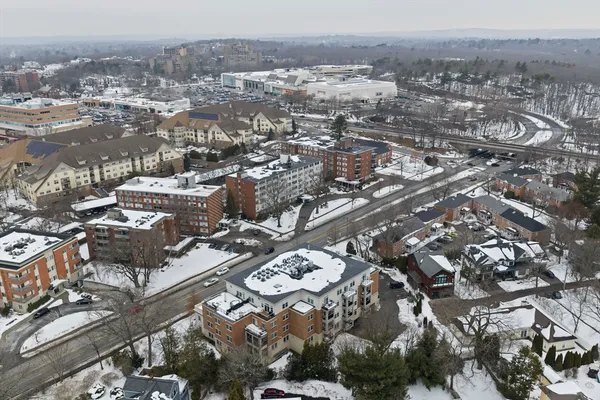 $3,800 | 321 Hammond Pond Parkway, Unit 105, Brookline, MA 02467