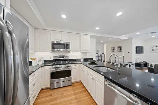 $3,800 | 321 Hammond Pond Parkway, Unit 105, Brookline, MA 02467