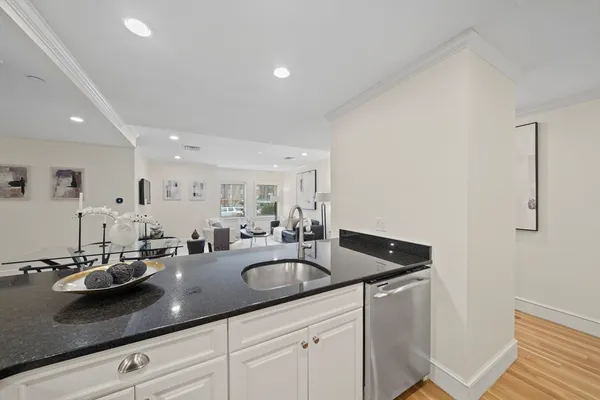 $3,800 | 321 Hammond Pond Parkway, Unit 105, Brookline, MA 02467