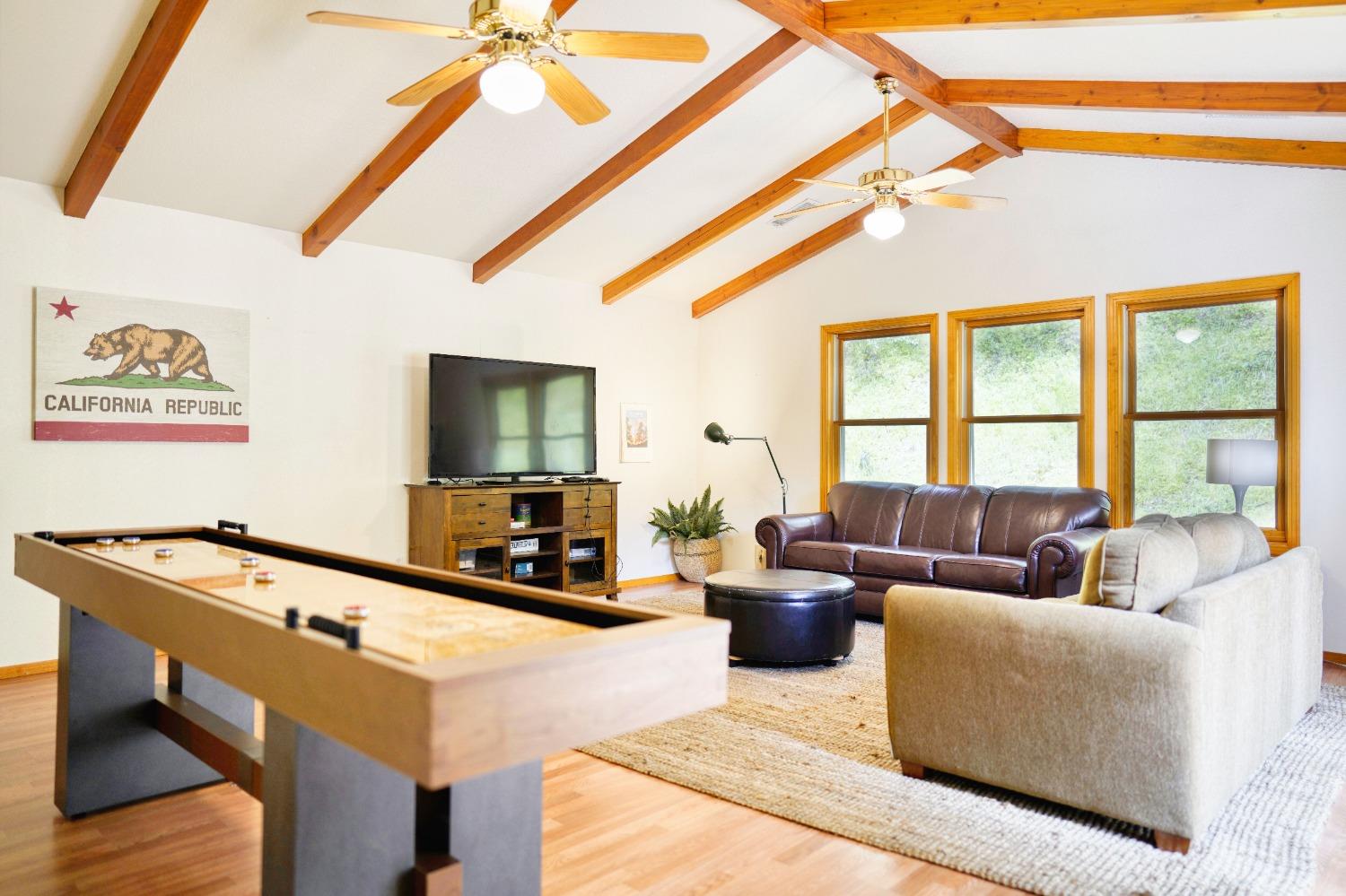 42917 Scenic Drive Oakhurst, CA 93644 - Photo 16 of 50 a living room with furniture and a flat screen tv