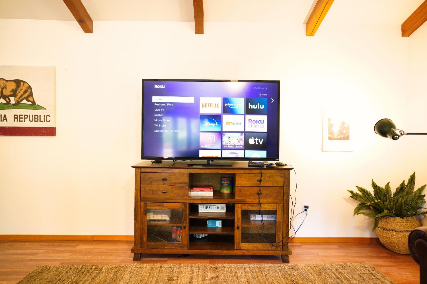 42917 Scenic Drive Oakhurst, CA 93644 - Photo 18 of 50 a living room with furniture and window
