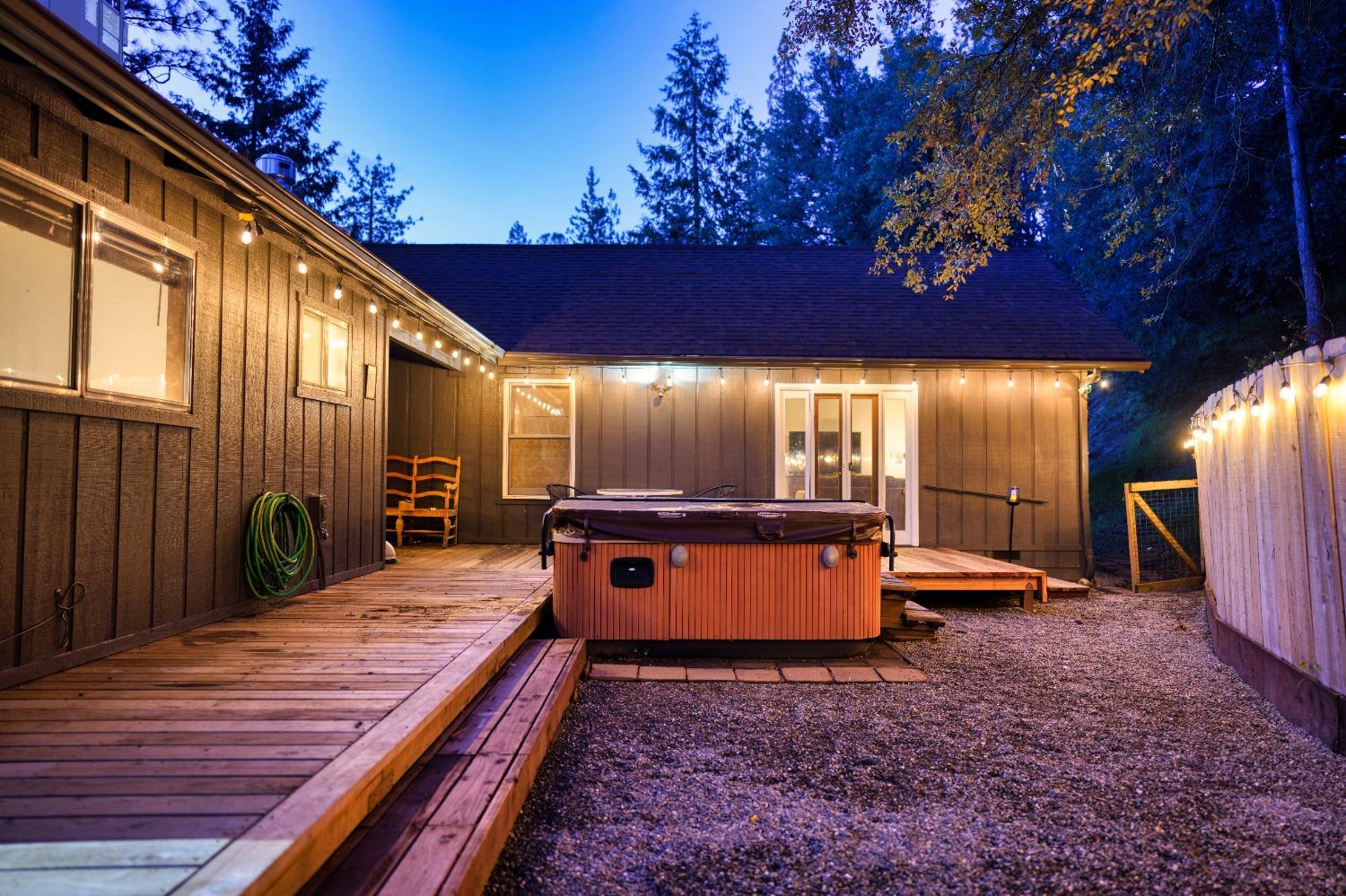 42917 Scenic Drive Oakhurst, CA 93644 - Photo 20 of 50 a view of a chairs and table in patio