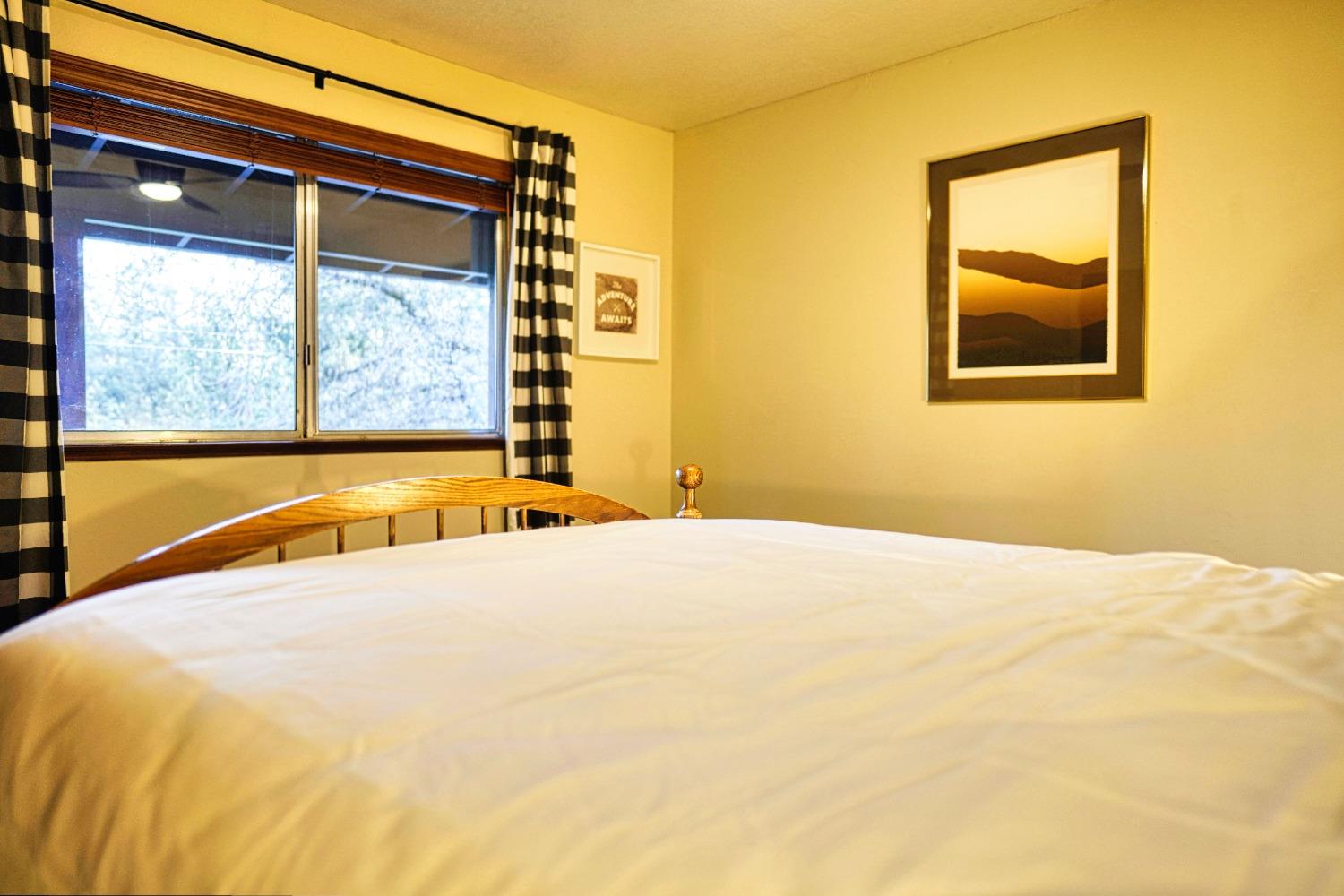 42917 Scenic Drive Oakhurst, CA 93644 - Photo 27 of 50 a bedroom with a bed and a window