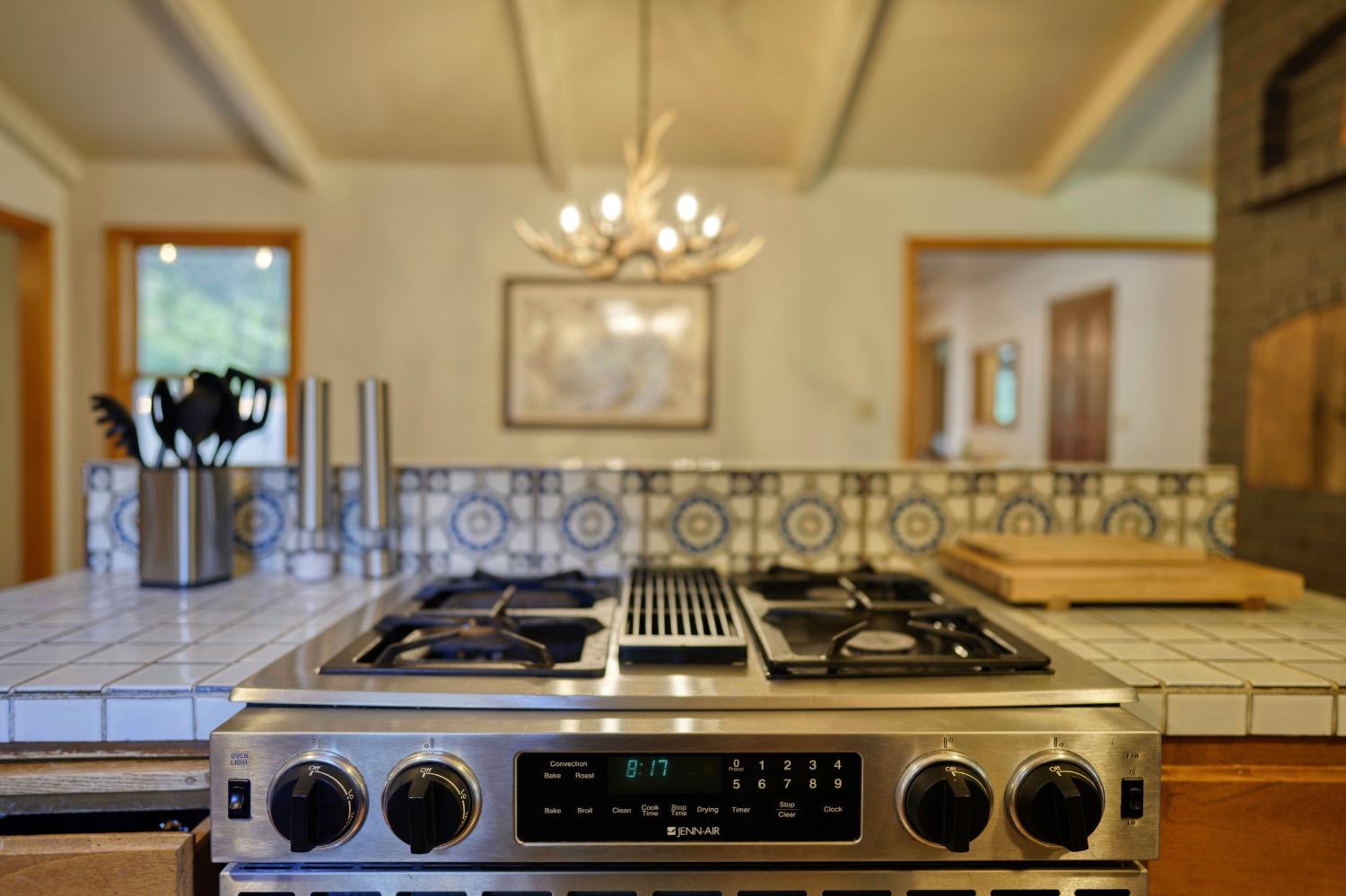 42917 Scenic Drive Oakhurst, CA 93644 - Photo 48 of 50 a bathroom with a stove and cabinets