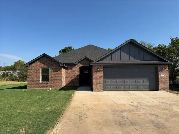 $262,880 | 701 Molly Lane, Calera, OK 74730