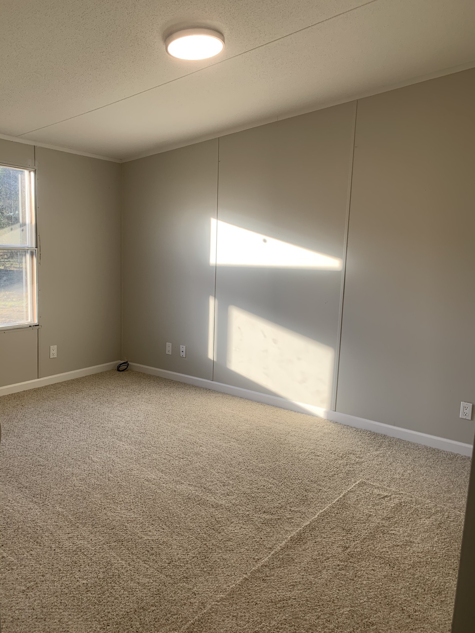 784 Speck Road Lebanon, TN 37087 - Photo 18 of 35 an empty room with windows and closet