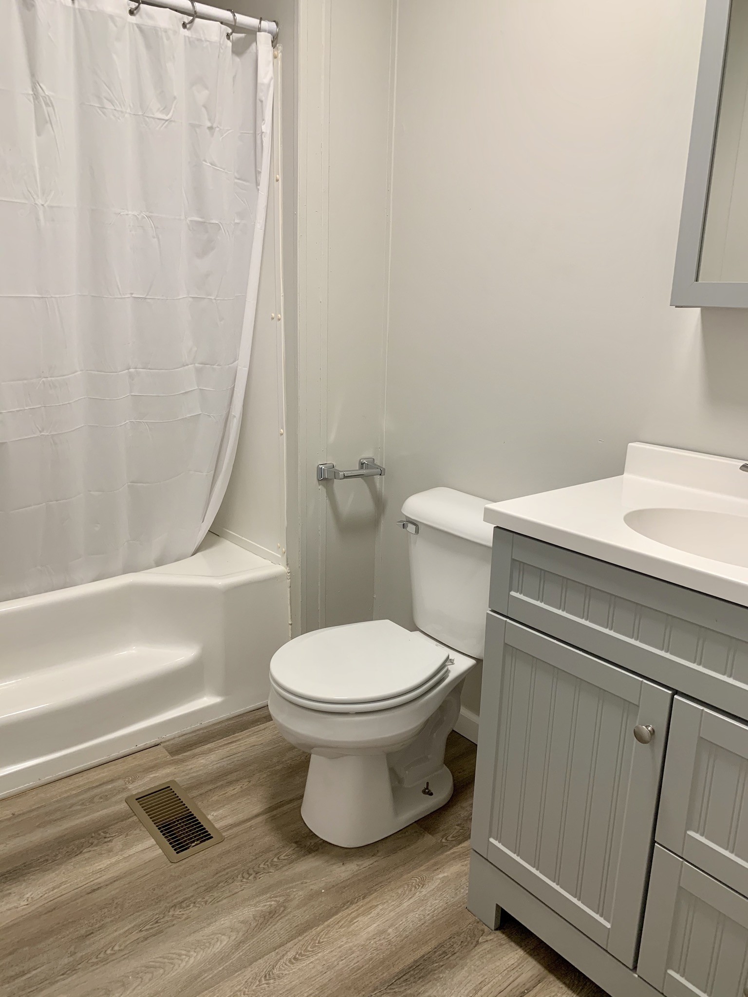 784 Speck Road Lebanon, TN 37087 - Photo 20 of 35 a bathroom with a toilet and a shower
