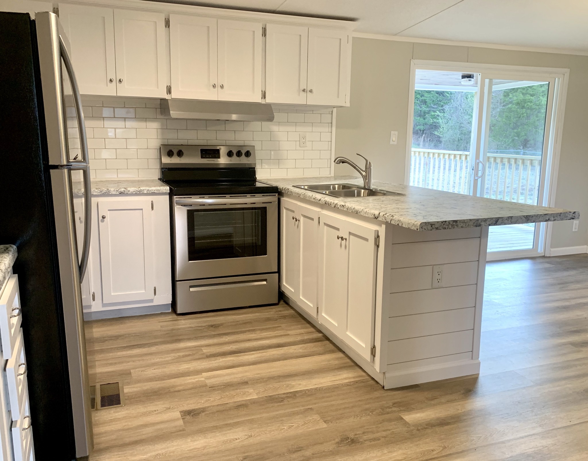784 Speck Road Lebanon, TN 37087 - Photo 8 of 35 a kitchen with granite countertop white cabinets and white appliances