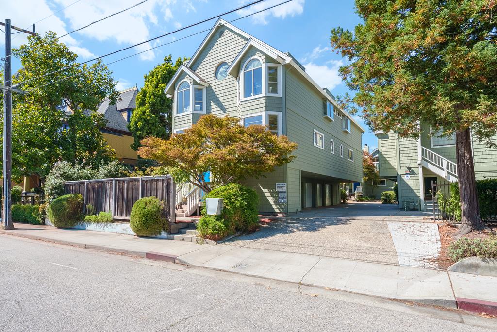 918 3rd Street, Unit A Santa Cruz, CA 95060 - Photo 39 of 43 a front view of a house with garden