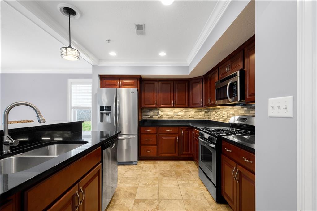 121 Anderson Station Venetia, PA 15367 - Photo 6 of 28