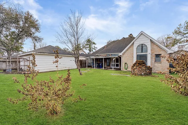 $2,000 | 7223 Mission Ct Drive, Houston, TX 77083