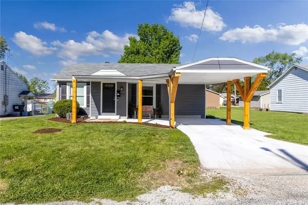 $208,000 | 807 South Oakwood Street, Effingham, IL 62401
