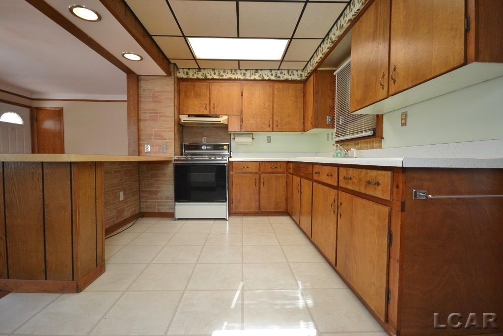 38828 Wade Road Romulus, MI 48174 - Photo 5 of 29 50143853-dd40824b-8182-4533-bd31-17d75d7f05c0.JPG