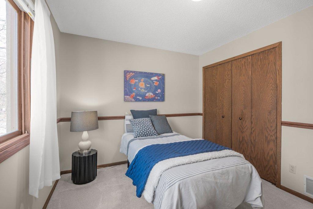6677 Countryside Drive Eden Prairie, MN 55346 - Photo 14 of 36