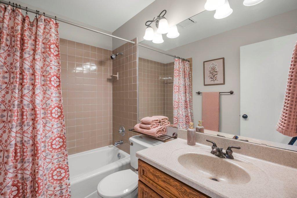 6677 Countryside Drive Eden Prairie, MN 55346 - Photo 15 of 36