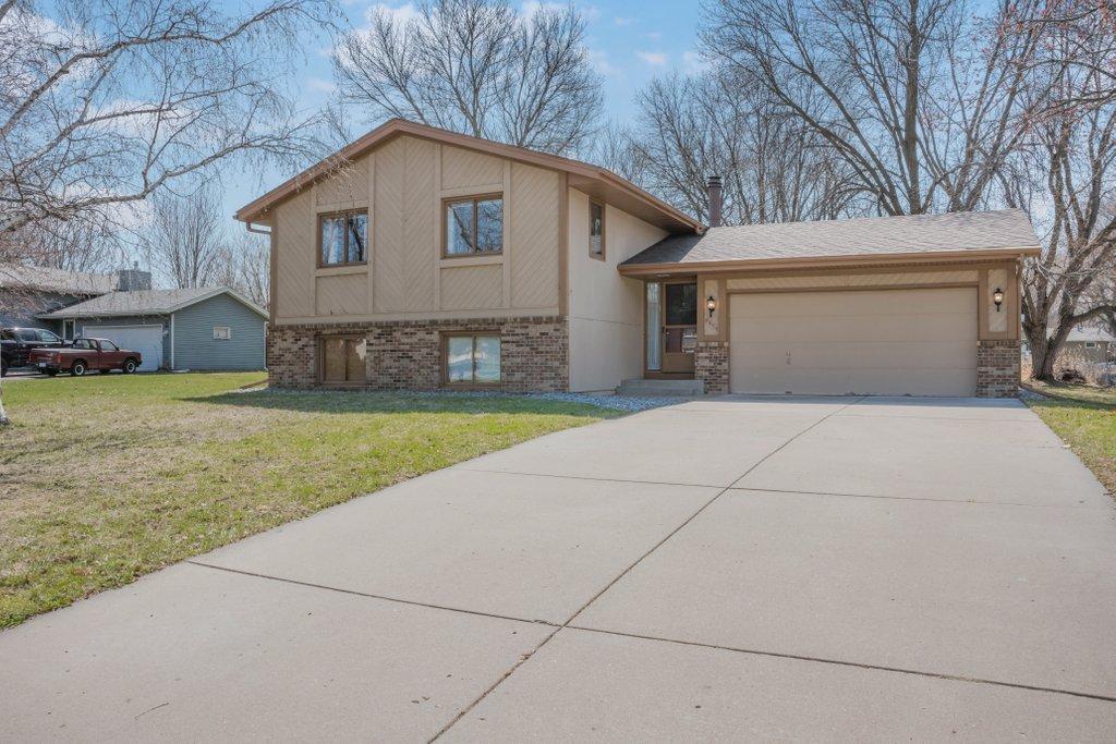 6677 Countryside Drive Eden Prairie, MN 55346 - Photo 2 of 36