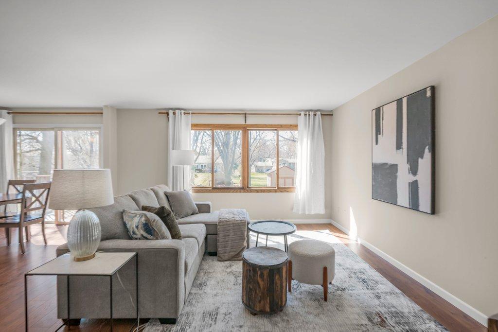 6677 Countryside Drive Eden Prairie, MN 55346 - Photo 4 of 36