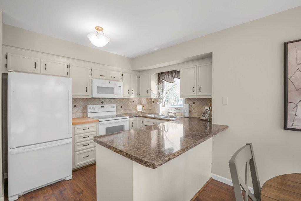 6677 Countryside Drive Eden Prairie, MN 55346 - Photo 6 of 36