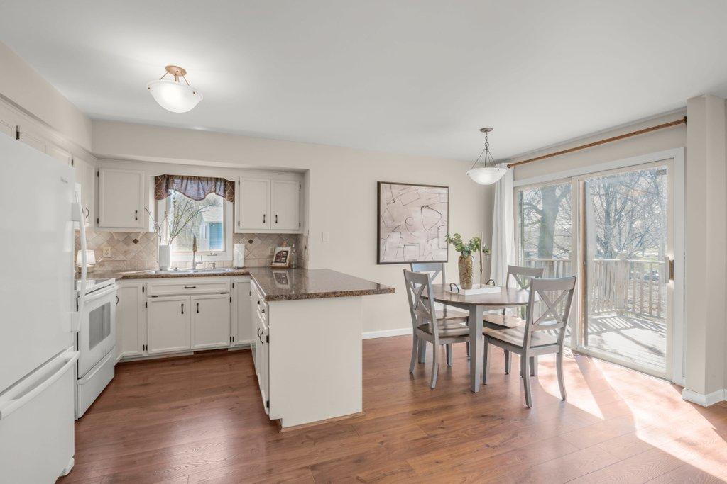 6677 Countryside Drive Eden Prairie, MN 55346 - Photo 8 of 36