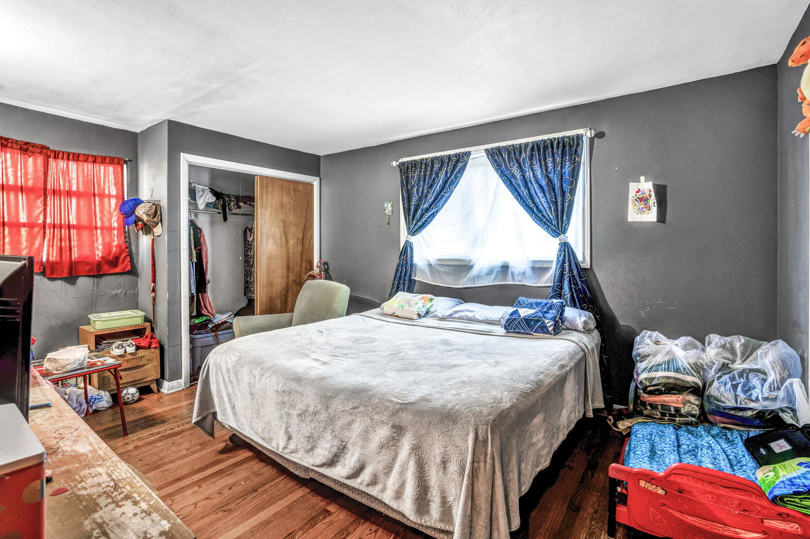 243 Custer Avenue Evanston, IL 60202 - Photo 10 of 17 a bedroom with a bed and a window