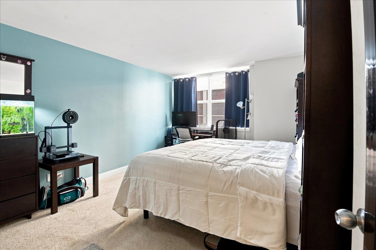 6301 North Sheridan Road, Unit 3D Chicago, IL 60660 - Photo 13 of 26 Gallery Image 13