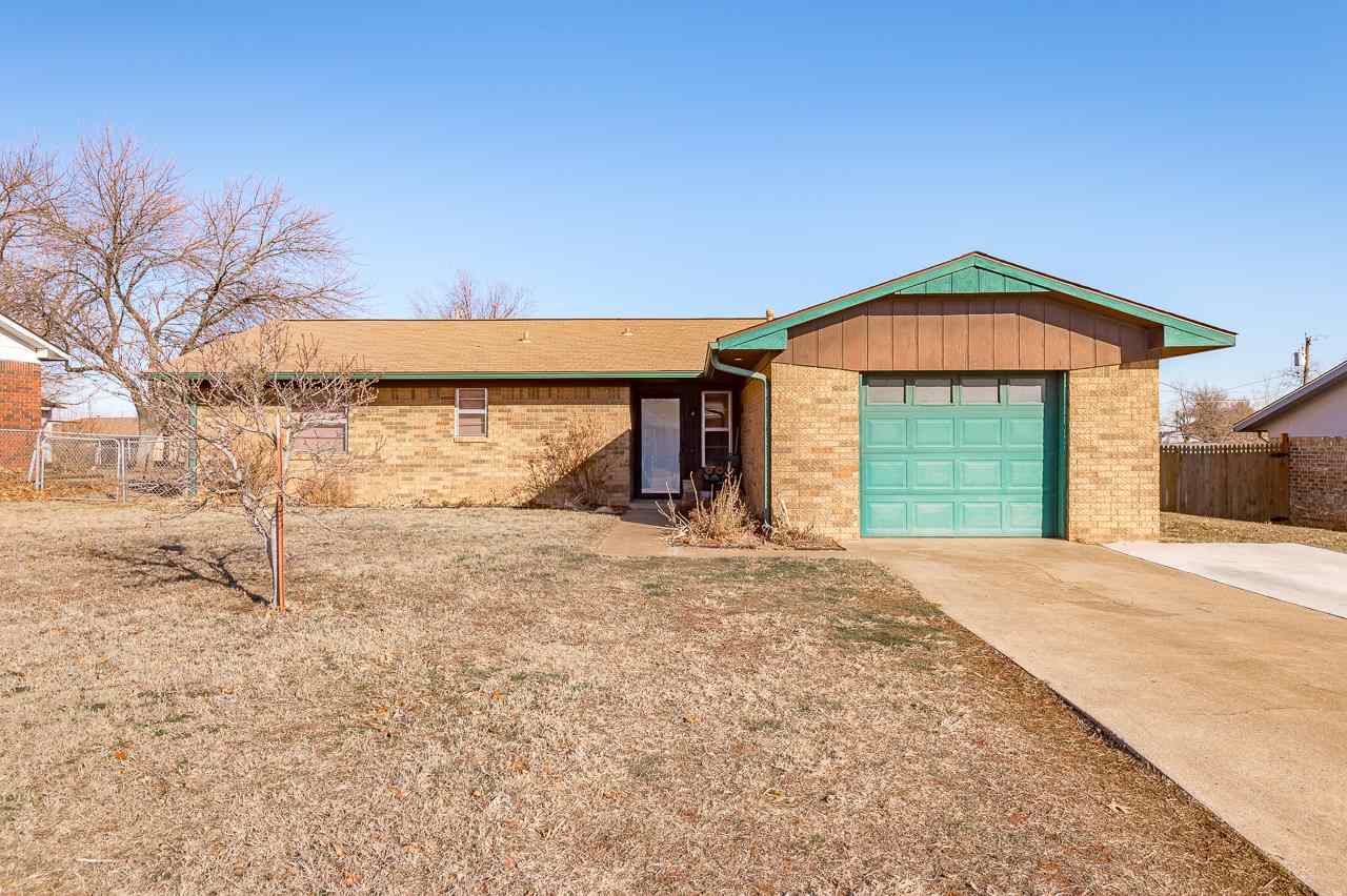 209 East Maple Avenue Perry, OK 73077 - Photo 1 of 22 Gallery Image 1