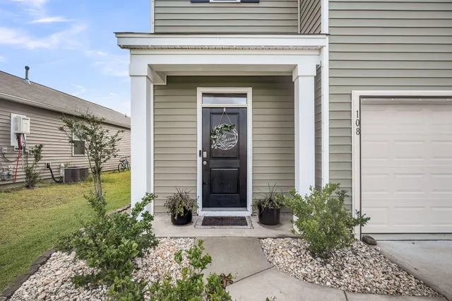 $389,000 | 108 Holly Leaf Lane, Summerville, SC 29486