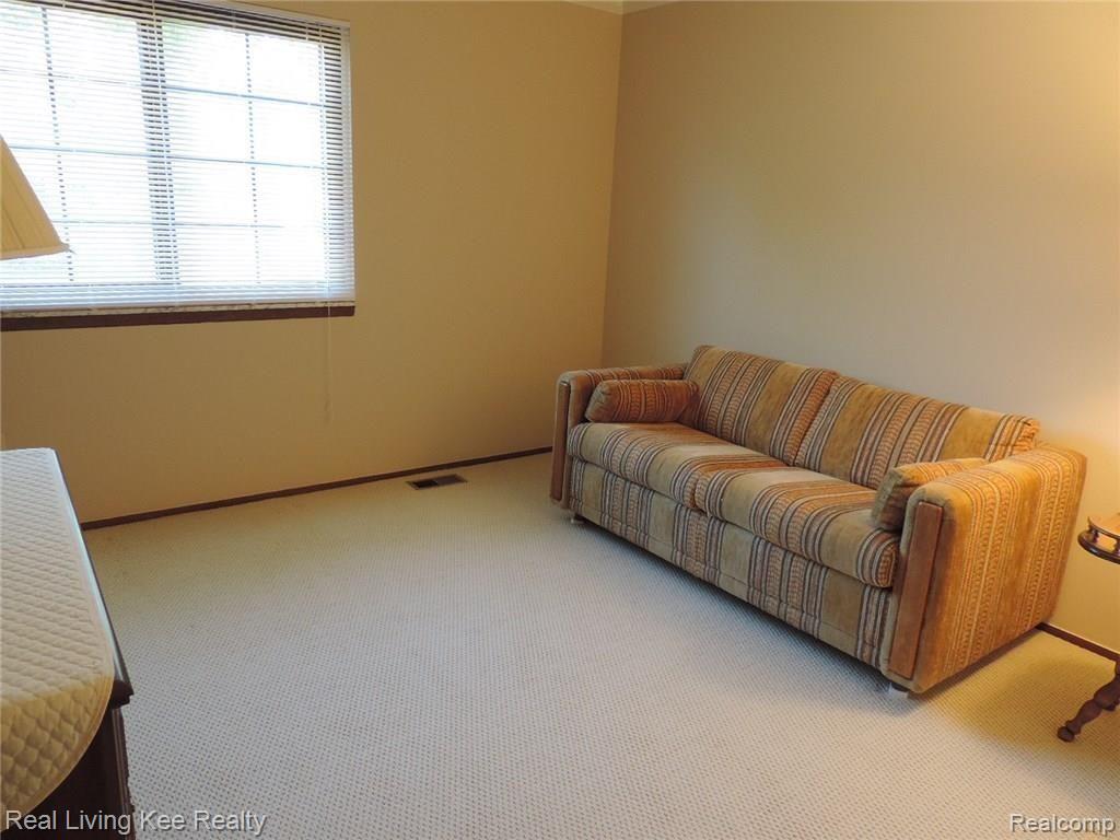 2362 Cumberland Road Rochester, MI 48307 - Photo 22 of 28 Bedroom 4