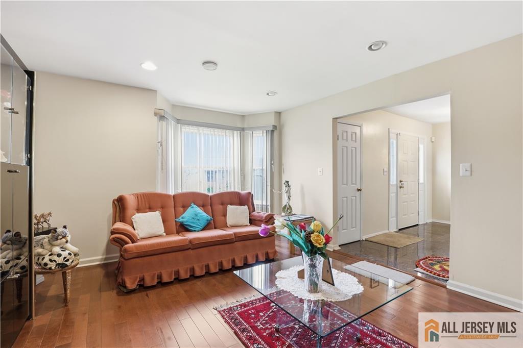 40 La Valencia Road Old Bridge, NJ 08857 - Photo 9 of 25 Gallery Image 9