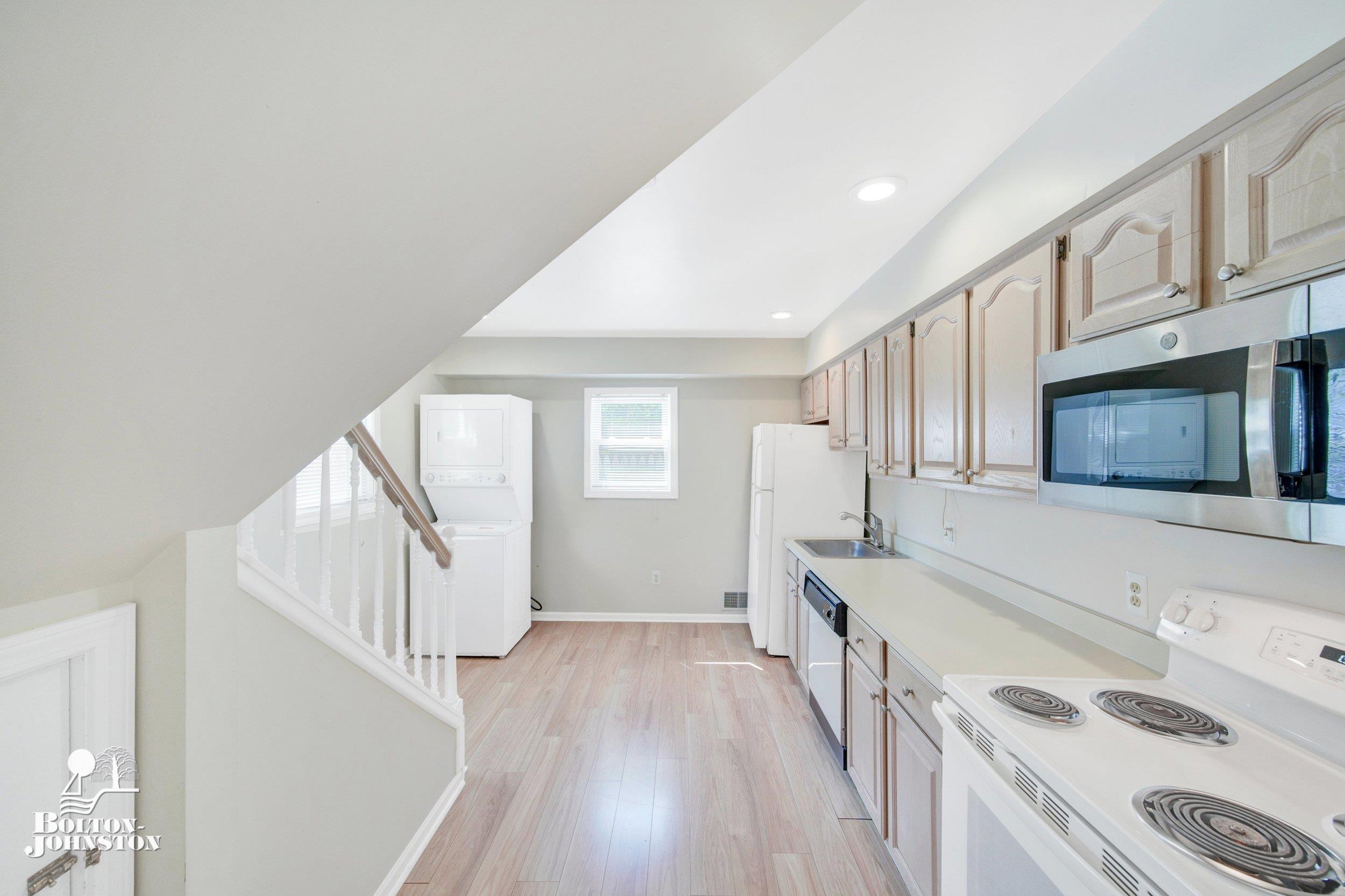 342 Rivard Boulevard Grosse Pointe, MI 48230 - Photo 25 of 34 #4 KITCHEN/LAUNDRY