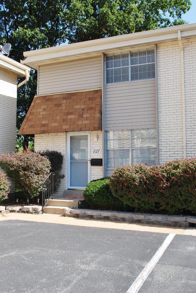 827 Portsdown Road Ballwin, MO 63011 - Photo 1 of 19 Gallery Image 1