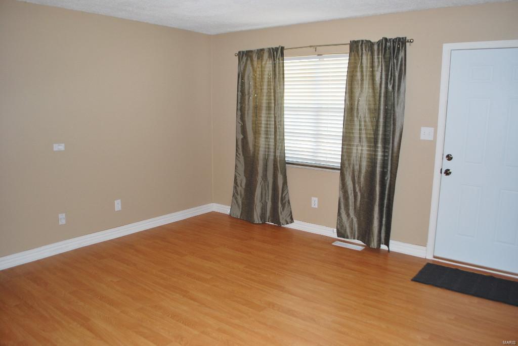 827 Portsdown Road Ballwin, MO 63011 - Photo 2 of 19 Gallery Image 2