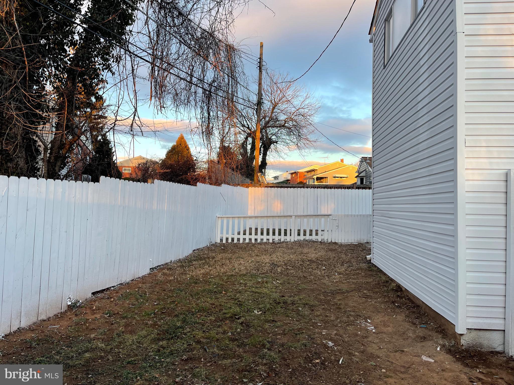 912 Marksworth Road Catonsville, MD 21228 - Photo 29 of 30 Fence fresh paint