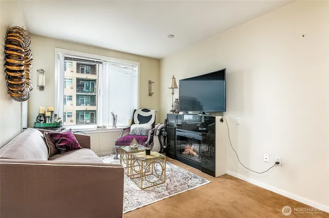 $1,995 | 2721 1st Avenue, Unit 604, Seattle, WA 98121