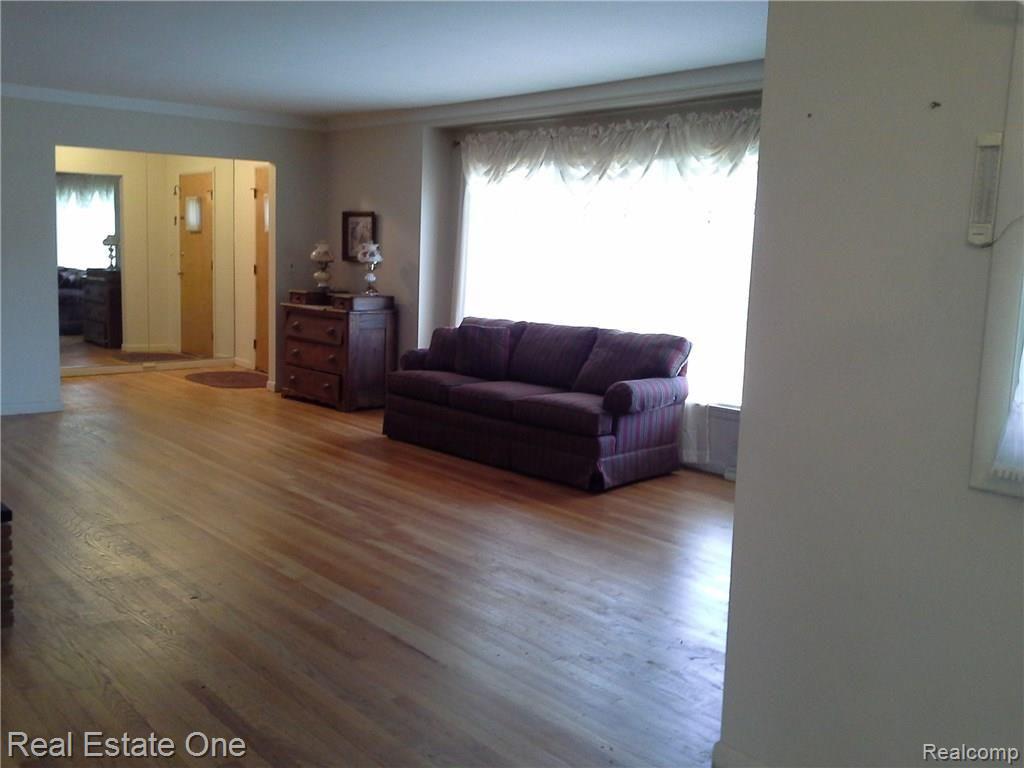 36900 West Eleven Mile Road Farmington, MI 48331 - Photo 3 of 70
