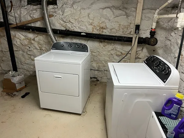 $1,800 | 658 Old West Central Street, Franklin, MA 02038