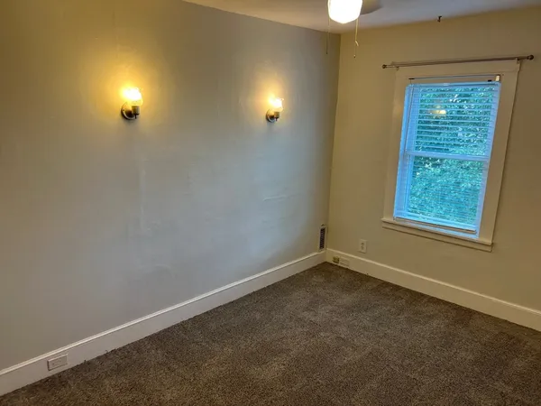 $1,800 | 658 Old West Central Street, Franklin, MA 02038