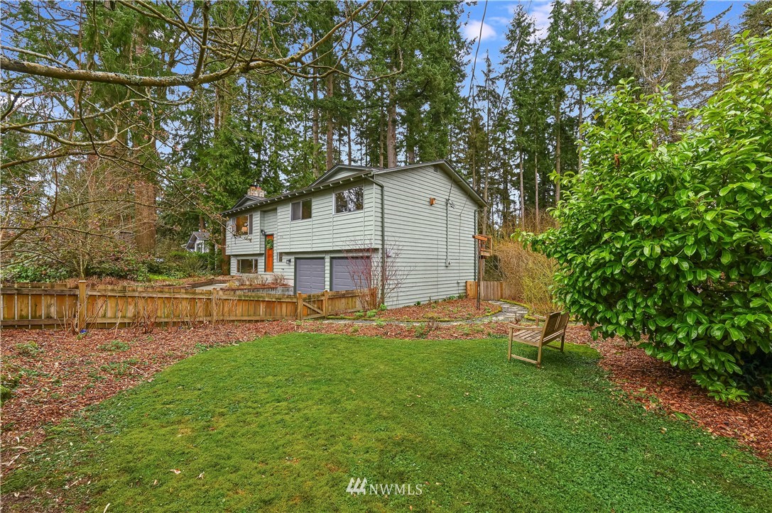 116 East Jonathan Road Bothell, WA 98012 - Photo 24 of 27 a front view of a house with a yard
