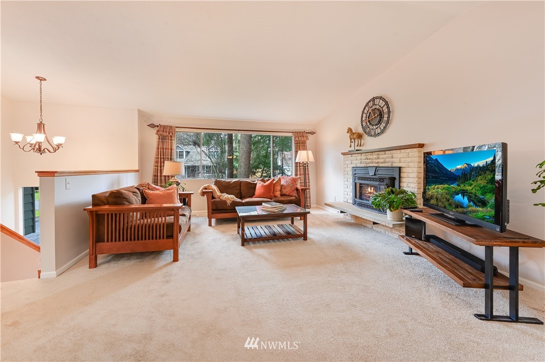116 East Jonathan Road Bothell, WA 98012 - Photo 3 of 27 a living room with furniture and a flat screen tv
