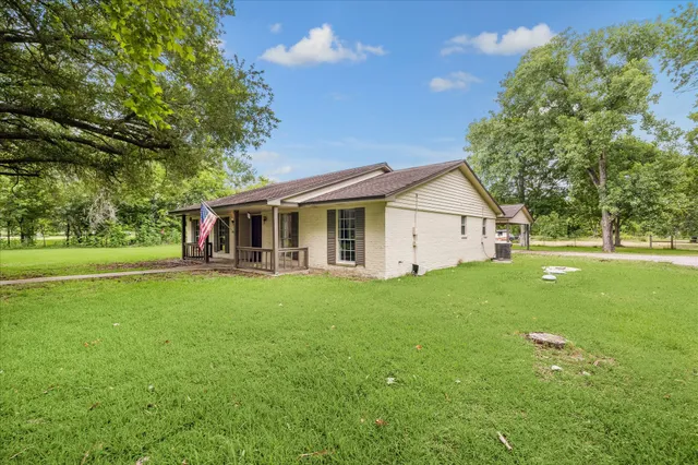 a view of a house with a backyard