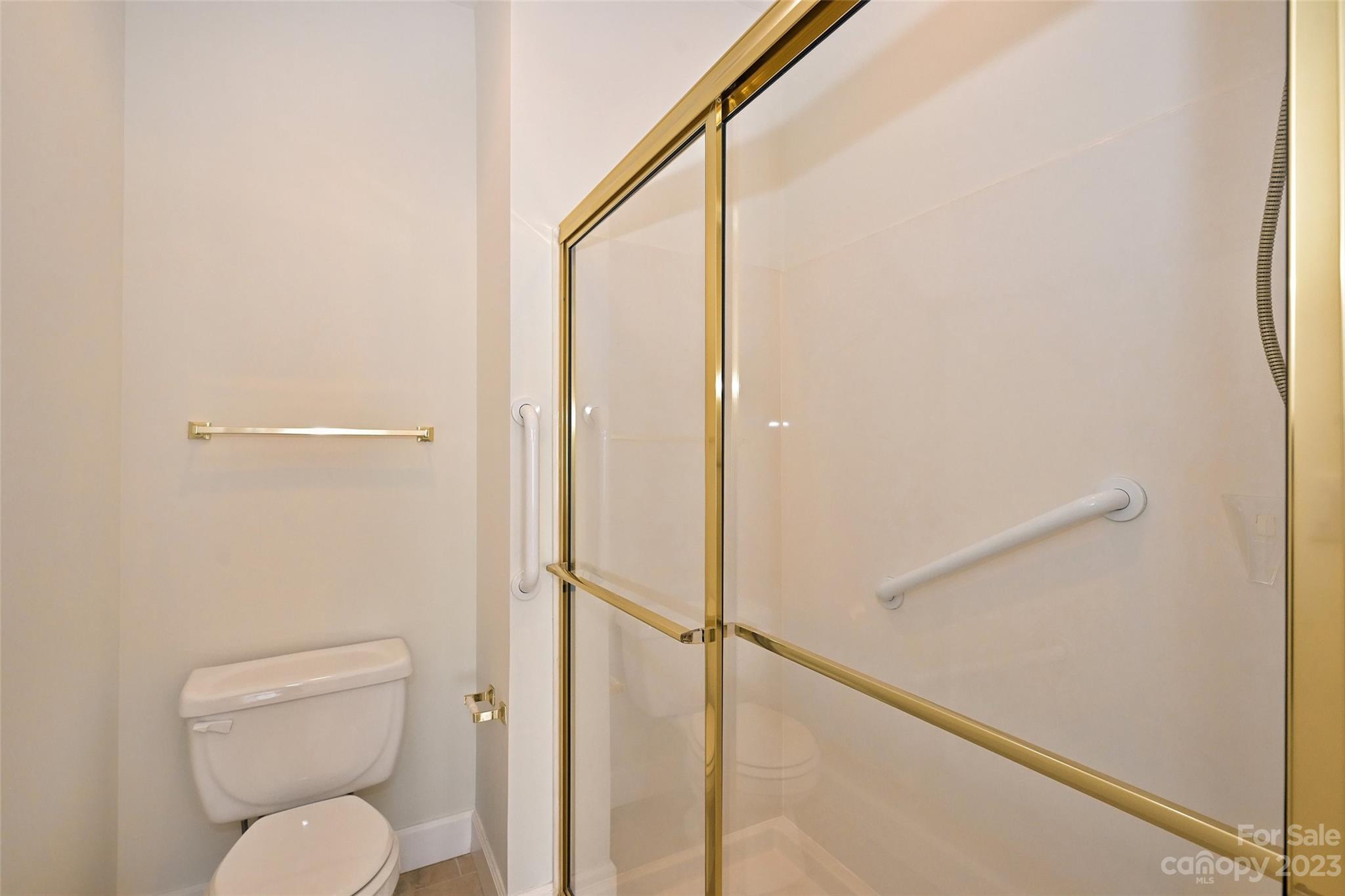 8445 Windsor Ridge Drive Charlotte, NC 28277 - Photo 21 of 26 a bathroom with a toilet