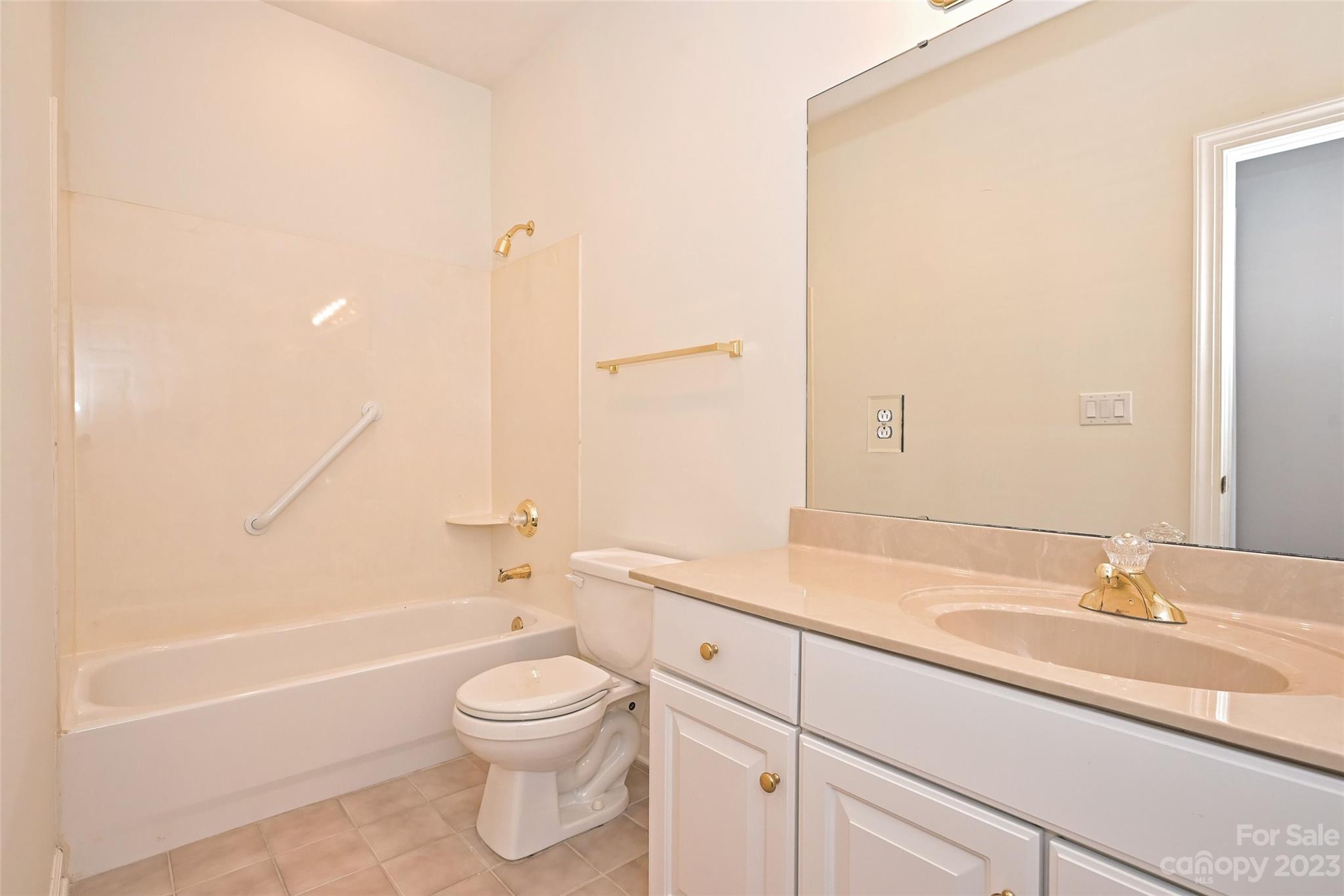 8445 Windsor Ridge Drive Charlotte, NC 28277 - Photo 24 of 26 a bathroom with a toilet a sink and a bathtub