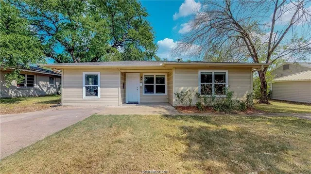 $3,400 | 202 Walton Drive, College Station, TX 77840