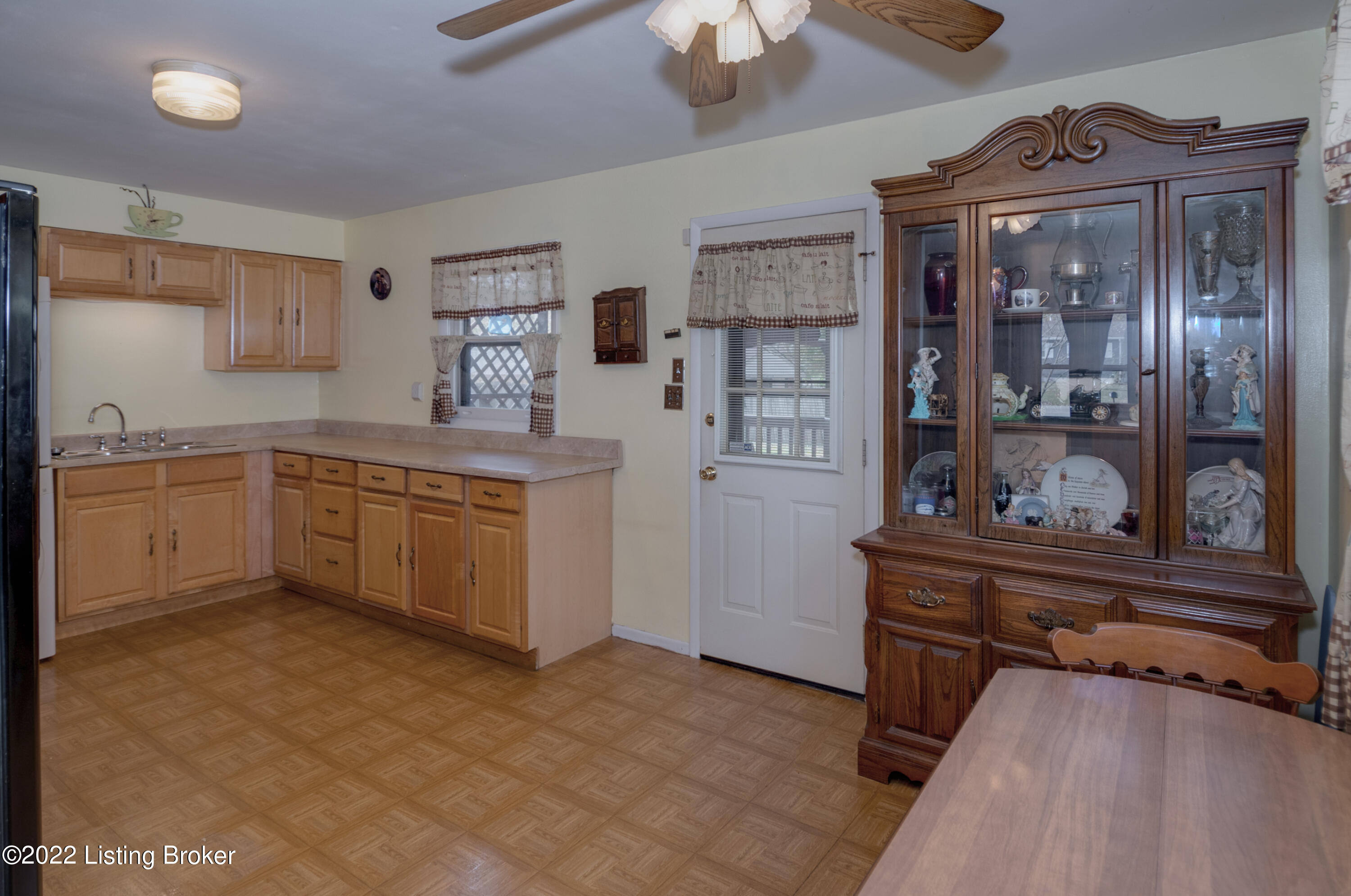 9210 New Maple Road Louisville, KY 40229 - Photo 10 of 35 9210NewMapleRd-10