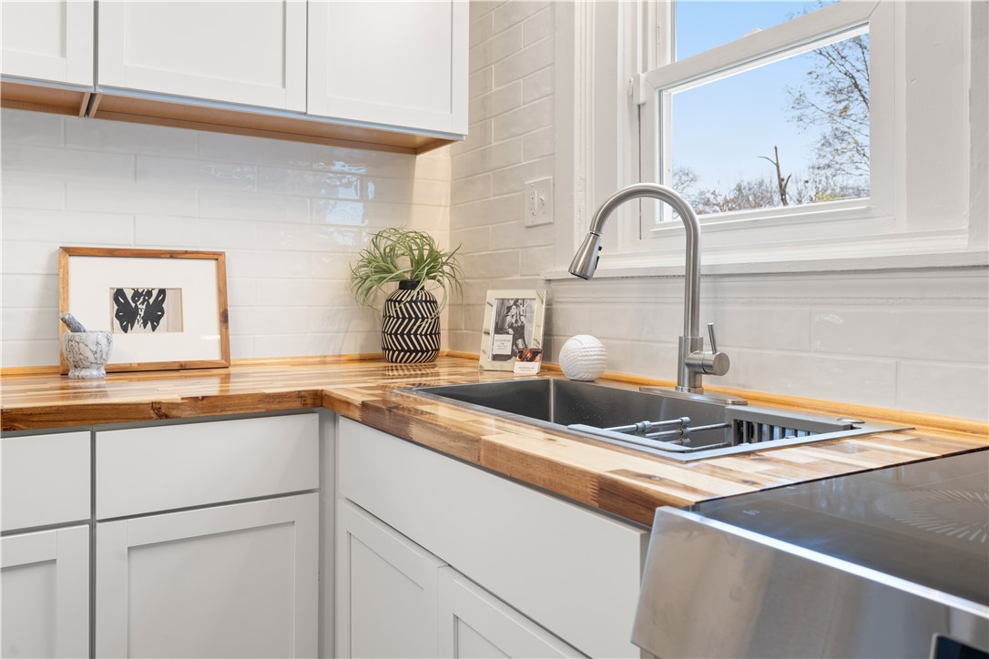 507 Ames Street Rochester, NY 14606 - Photo 11 of 37