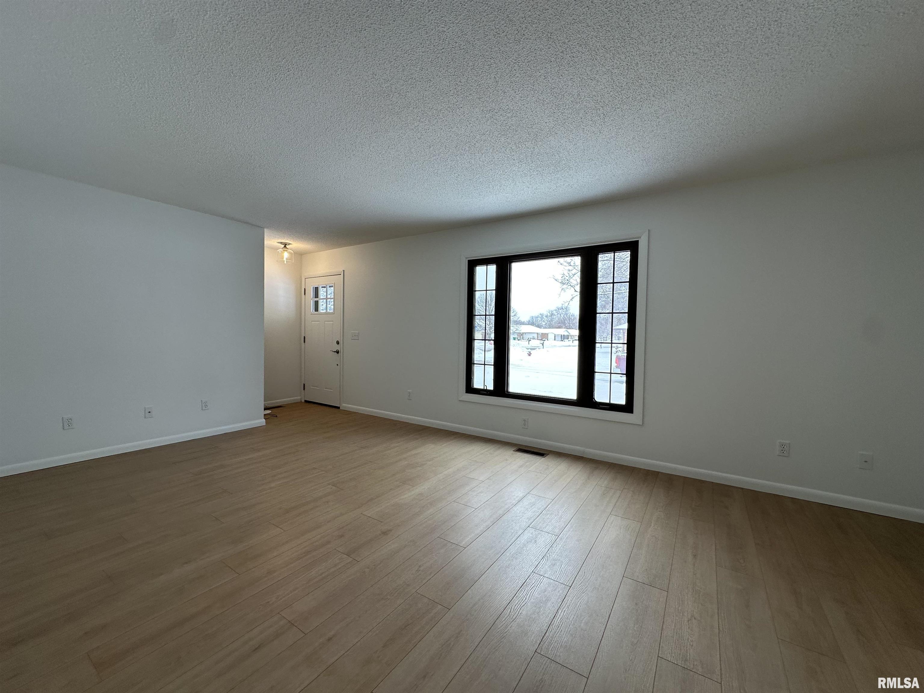 1823 South Madison Street Macomb, IL 61455 - Photo 3 of 22