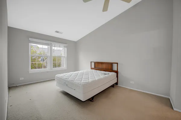 $250,000 | 62 Winding Run Lane, Unit 62, Streamwood, IL 60107
